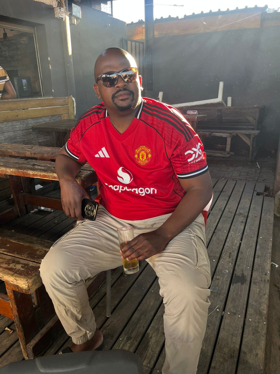 Mbeksi2's tweet photo. #MUNLIV ⚫⚪🔴 https://t.co/3mJb7pco90