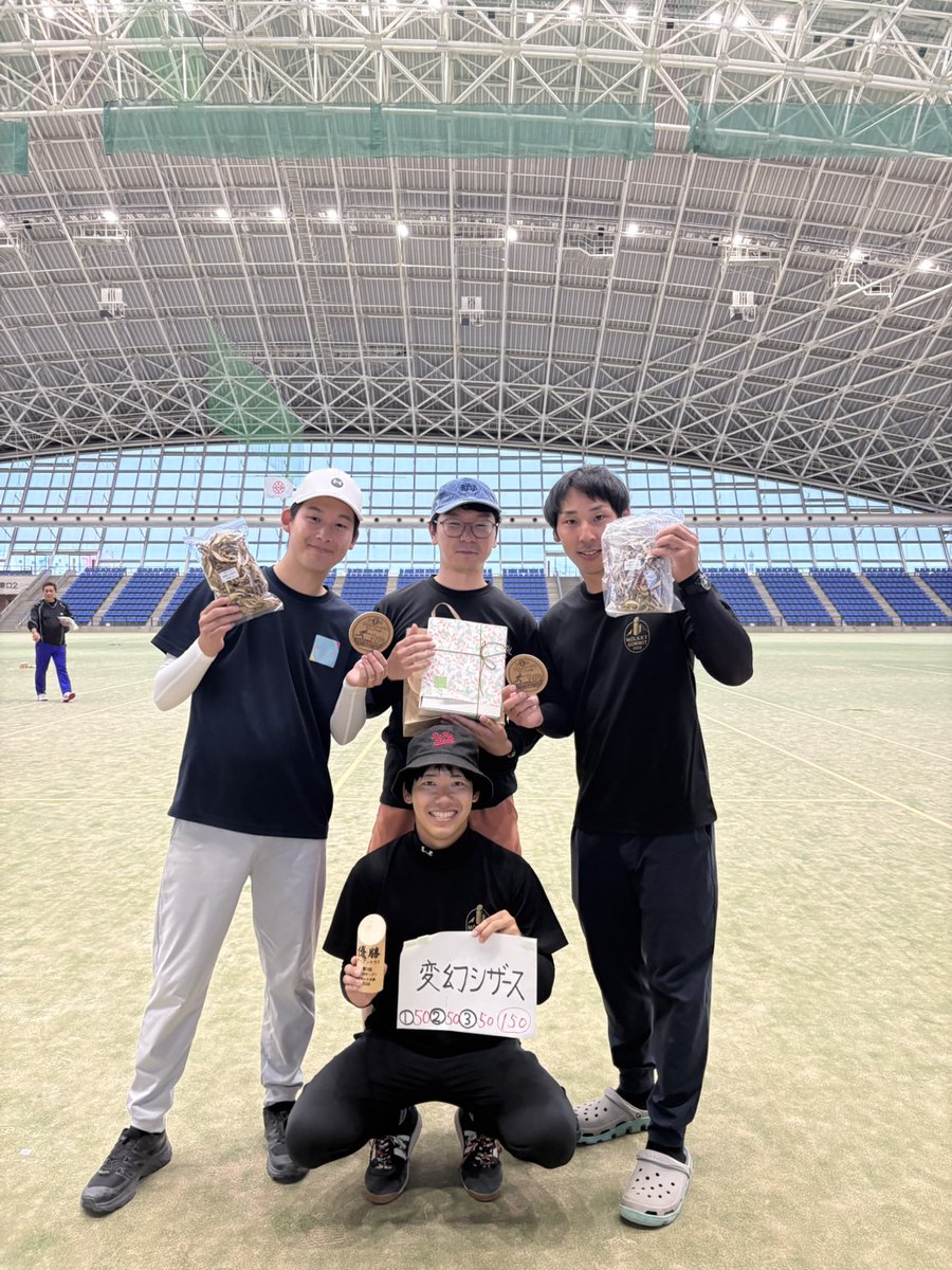 MoruMasa_molkky's tweet photo. 【四日市オープンモルック大会】

優勝🏆/48ﾁｰﾑ

豪華メンバーでの大会でしたが、この日は勇気を持って自ら隊長に立候補し、戦いました。
最初はぎこちなかったですが、最後は隊長らしく隊員を集合させることができました。

ありがとう誇れる3人の隊員たち。

#ペンギンズが好きです
#ヨシマはガチ https://t.co/Mza3j3bBV6