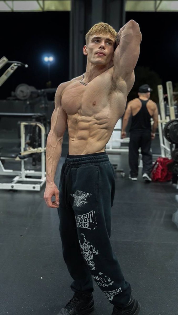 Congrats to the jacked alpha god @CMuscleKing1 for hitting 5k followers! 🥳🥳