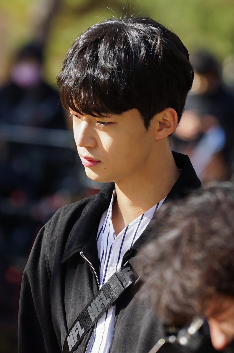 순간 tweet media