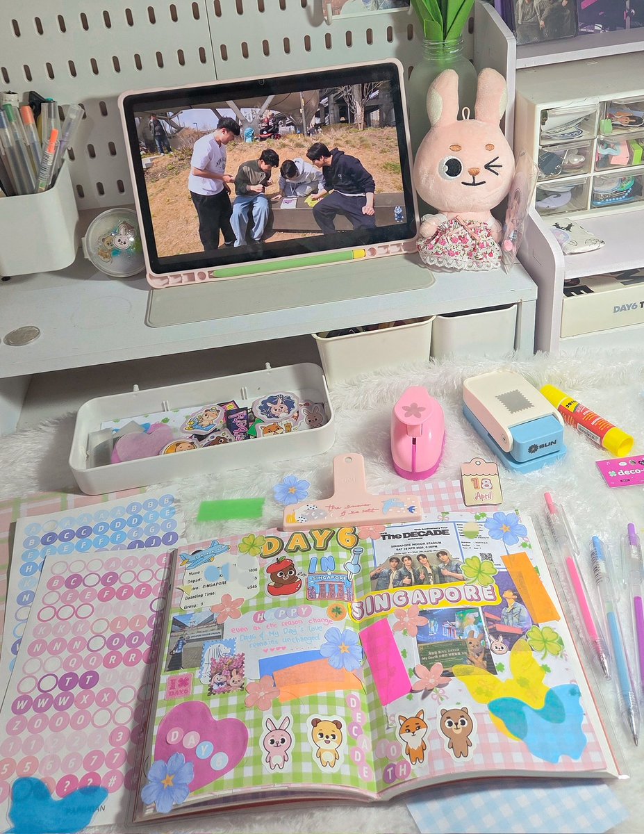 abthanami's tweet photo. Maybe so late, but here’s my Day6 Decade SG journal🌸🍀

#mydayjournalingclub 
#day6journaltwt https://t.co/TBwZnXNKNK