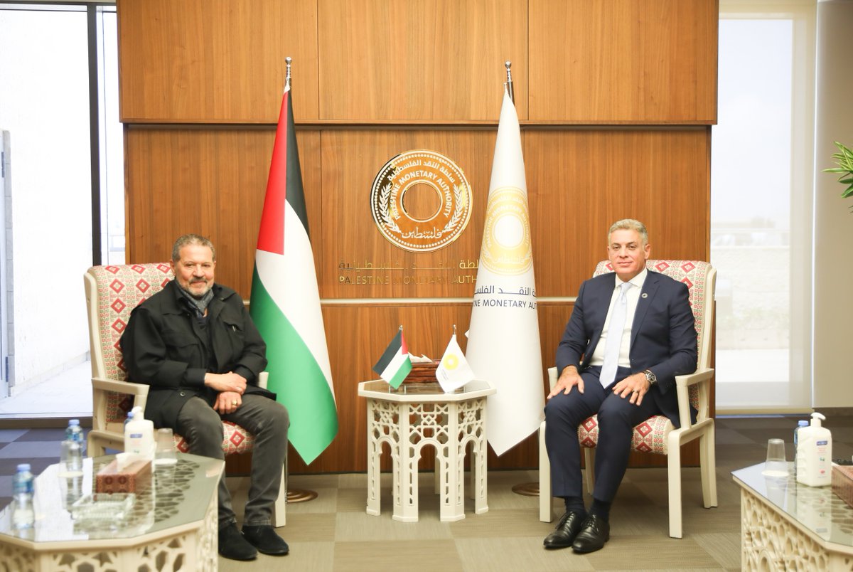 PMAuthority's tweet photo. محافظ سلطة النقد يستقبل السيد ياسر عباس ممثل فخامة السيد الرئيس

للمزيد: https://t.co/UjbKfAQnn7 https://t.co/I64U6jQoEE