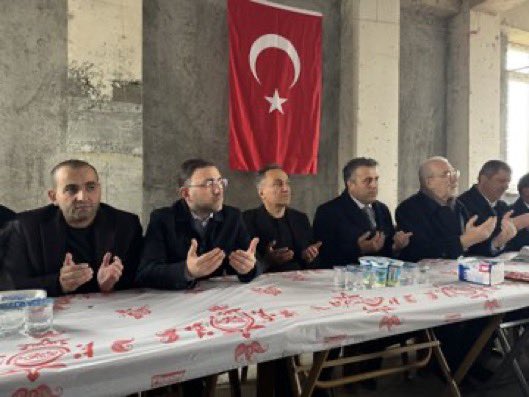 profdrfatihylmz's tweet photo. 🌿 Rahmetin Bereketi, Gönüllerin Birliği

Emirseyit Belediyemizin Bozatalan Mahallesi’nde düzenlenen “Yağmura Şükür Duası” programına katılarak hemşehrilerimizin duasına ortak olduk.

Toprağa düşen her damlanın rahmete, edilen her duanın birlik ve dirliğe vesile olduğu bu anlamlı buluşmada bir kez daha gördük ki; aynı sofrada buluşan gönüller, aynı geleceği inşa eder.

Rabbim; toprağımıza bereketini, sofralarımıza bolluğunu, gönüllerimize ise kardeşliğimizi daim kılsın.

Bu güzel organizasyonu gerçekleştiren belediye başkanımıza, kıymetli muhtarımıza ve bizleri gönülden ağırlayan köy halkımıza teşekkür ediyorum.

Birliğimizden aldığımız güçle Tokat’ımız için daha güçlü yarınlara yürümeye devam ediyoruz.

#gaziosmanpaşaüniversitesi