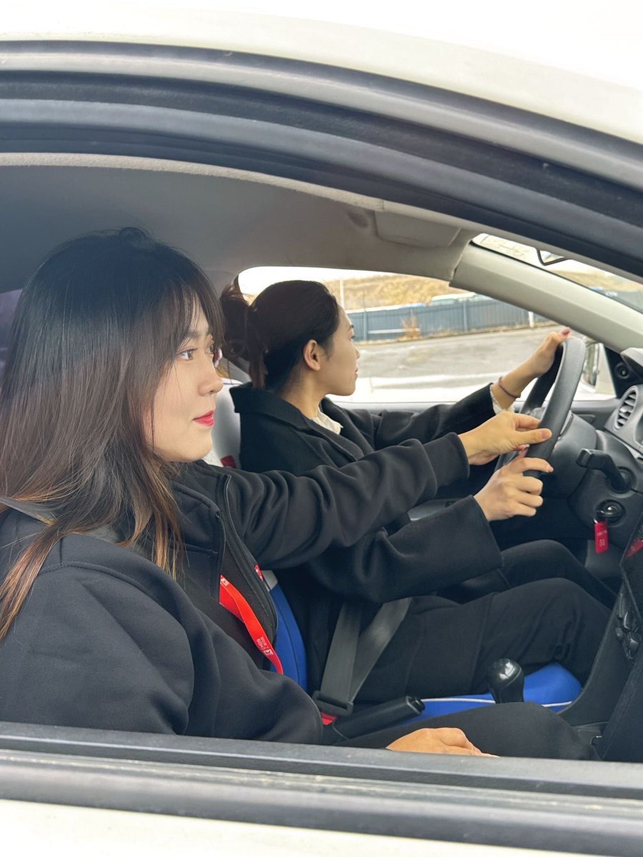 T_smive's tweet image. First driving lesson win! Stalled 3x, laughed a lot, finally parked straight. Thanks Coach Li—progress u003e perfection!  #LearnerDriver #DrivingJourney