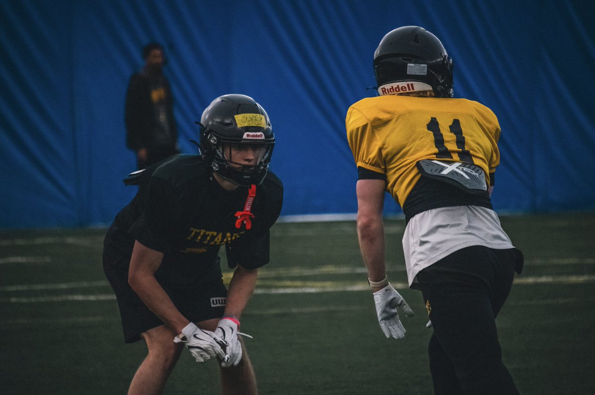 UWOFootball's tweet image. 𝗟𝗼𝗰𝗸𝗲𝗱 𝗶𝗻 for the last day of Spring Ball 🔒

#GoldStandard | #DYJ