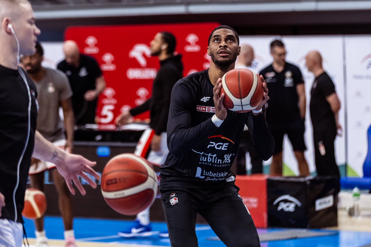 StartLublin's tweet image. Ostatnie przygotowania do meczu 🏀 Powalczmy RAZEM o zwycięstwo‼️🔥 Bilety: tiny.pl/rd2h4vnz 🎫

#Lublin #Lubelskie #plkpl #WeAreFamily 🔴⚫