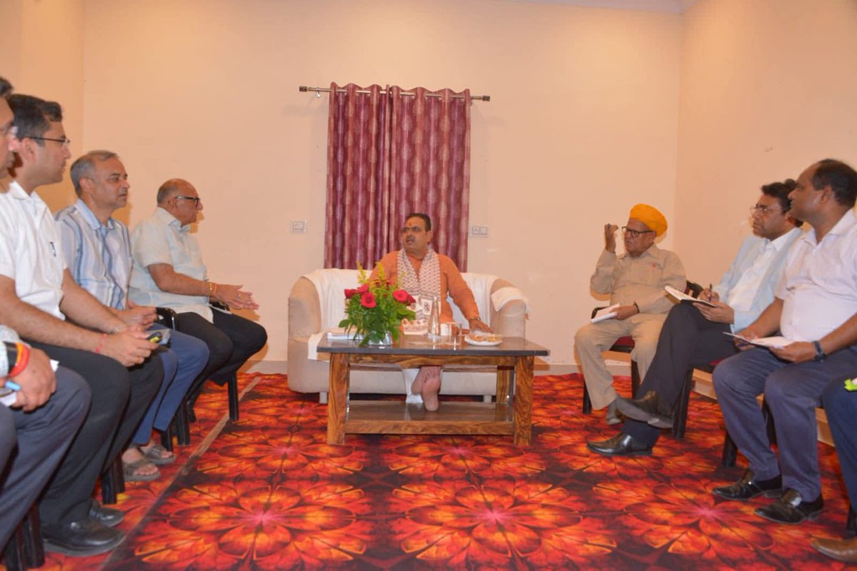 AshokParnamiBJP's tweet image. आज CM श्री @BhajanlalSharma जी के साथ गालव ऋषि की तपोभूमि 'गलता जी तीर्थ' में प्रभु श्री राम का आशीर्वाद लिया। PM @narendramodi जी के 'विकास भी, विरासत भी' मंत्र के साथ हमारी सरकार गलता जी के सौंदर्यीकरण और श्रद्धालुओं की सुविधाओं हेतु संकल्पित है। 🚩
#GaltaJi #Rajasthan #Jaipur