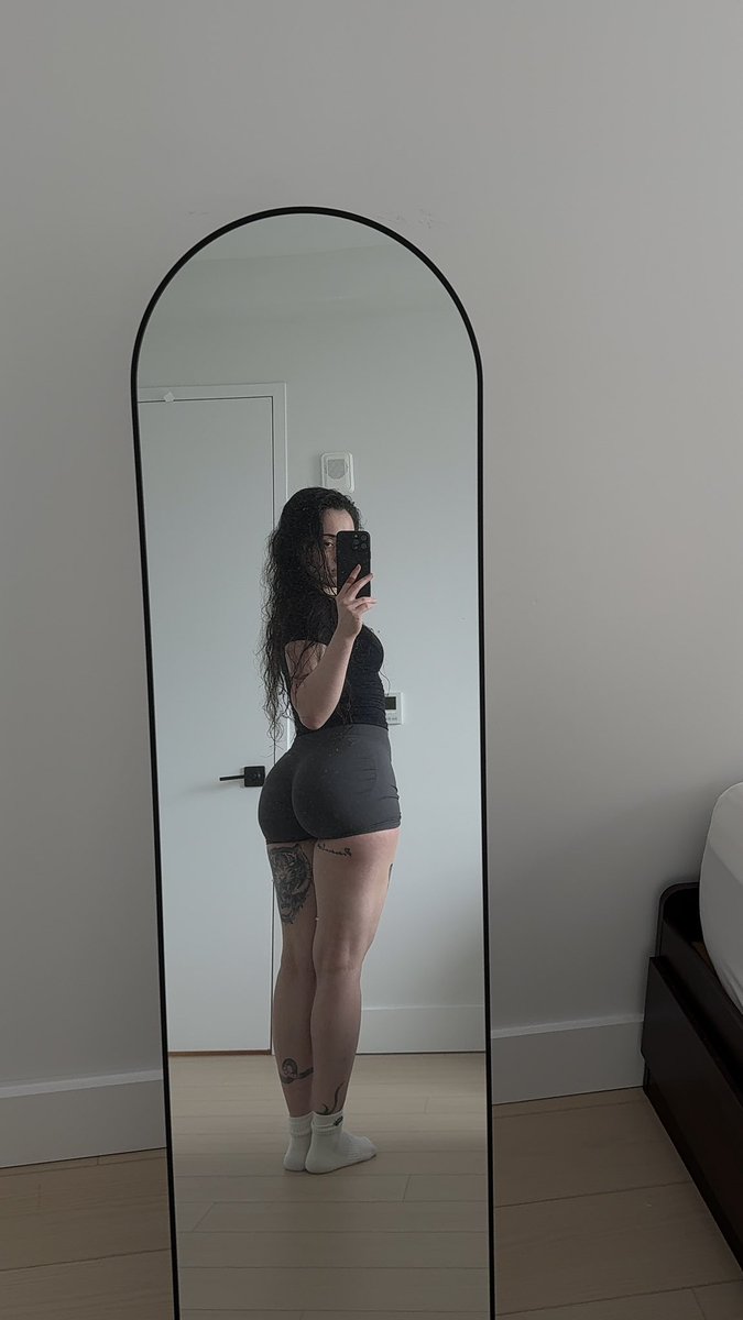 Likaaa_xo's tweet image. obsessed with my new shorts 🥹🖤

#explore #fyp #viral #explorepage #fitness #tattoo #inkedgirl