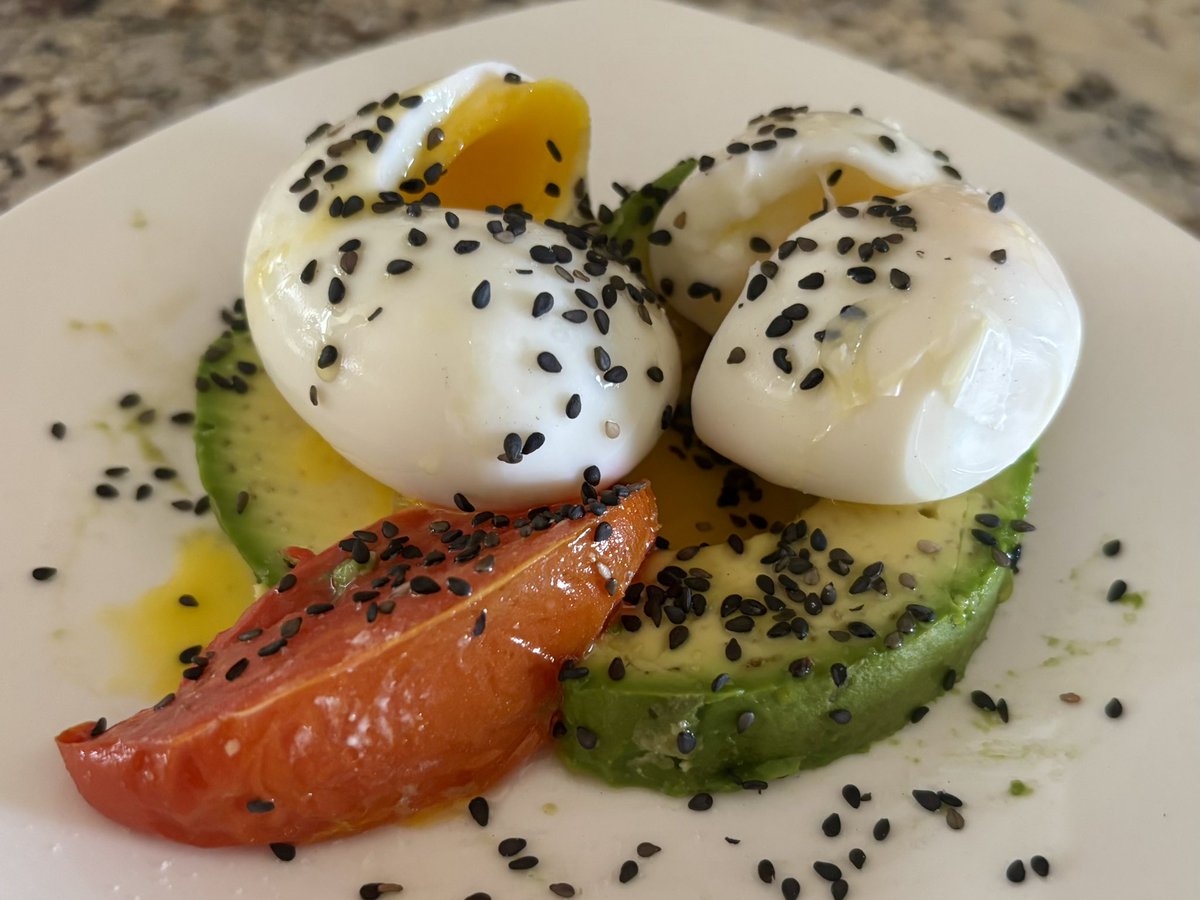 RRV20's tweet image. Desayuno 🥑 🥚 🍅 #keto