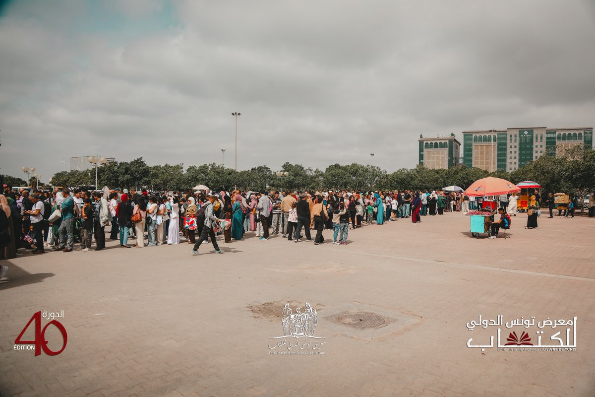 TapNewsAgency's tweet image. #Tunisia: The #Tunis International Book Fair wraps up Sunday after 10 days showcasing over 148,000 titles from 35 countries, with strong public turnout, incl. record 35,000 visitors in single day, along with solid sales but also organisational issues, incl. poor signage. #TAP_En