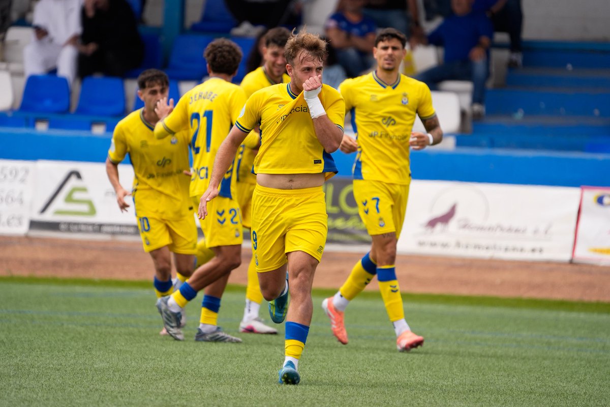 eeliass7's tweet photo. Gran año,siempre UD💛💙 https://t.co/oFvbybEERj