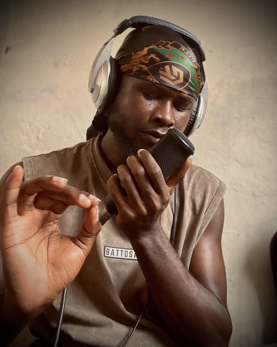 warzpilot's tweet image. Recording 🎙️
Battosai | Warzpilot | Afrobeats | FL Studio

#warzpilot #composer #afrobeats #flstudio