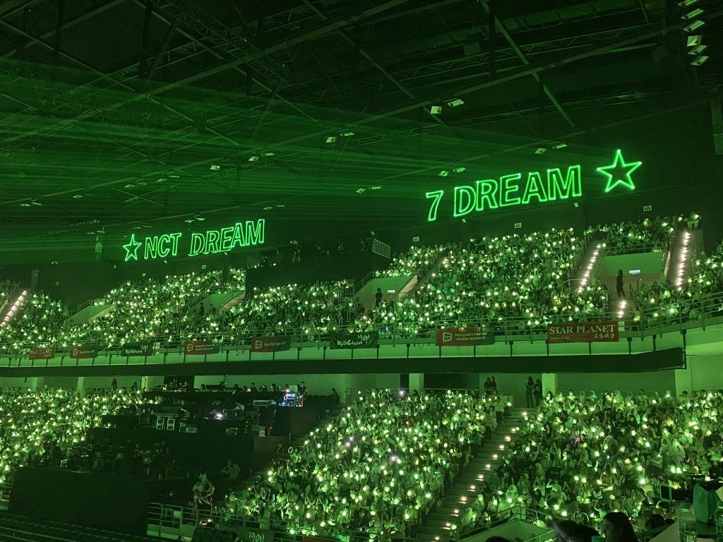메이 tweet media