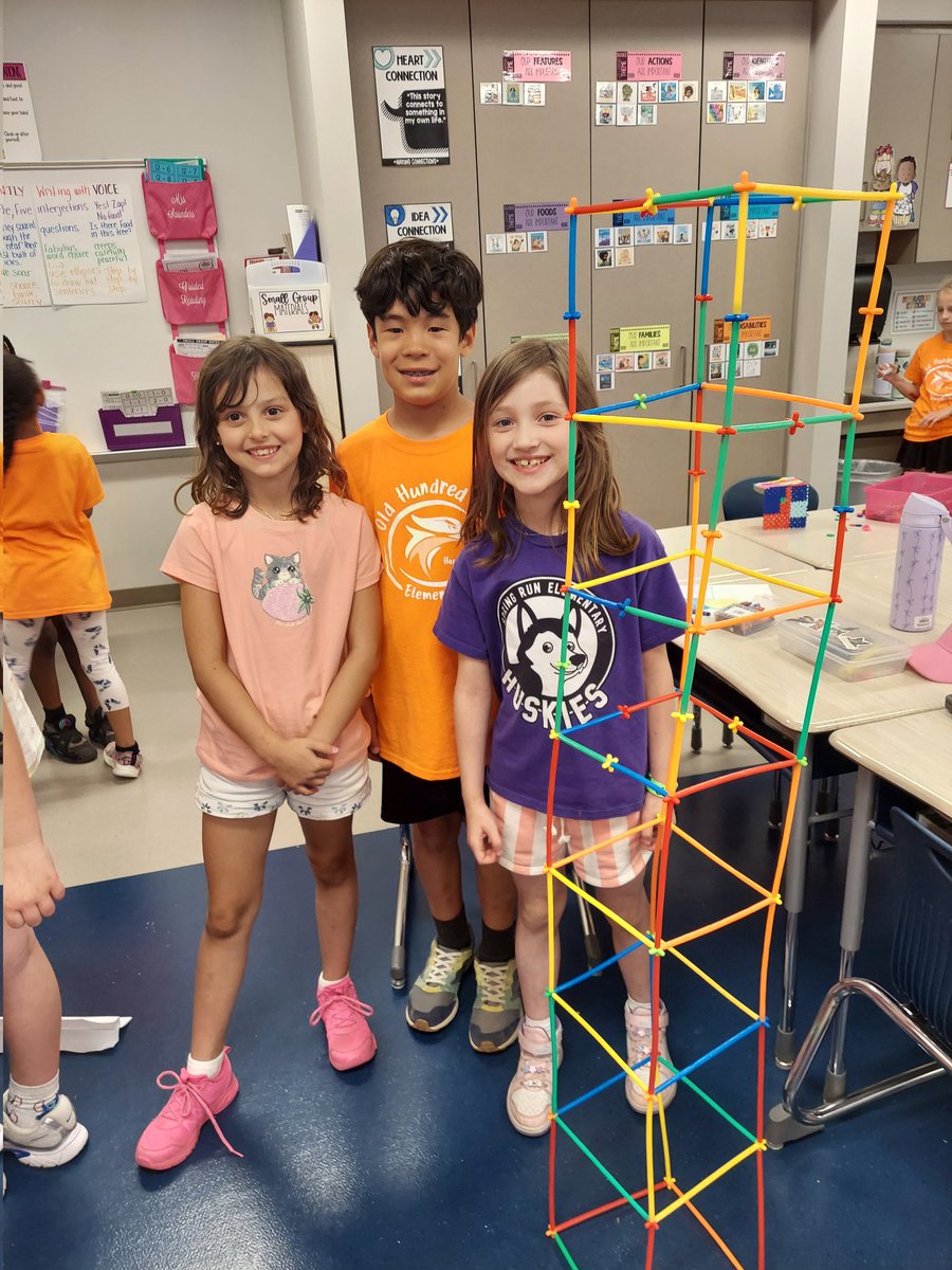 jsaunders2nd's tweet photo. From the "Mrs.Saunders, take my picture!" file. #MrsSaundersScholars #hawksSOARtogether #oneccps @OldHundredES https://t.co/YRRh2zFOeV
