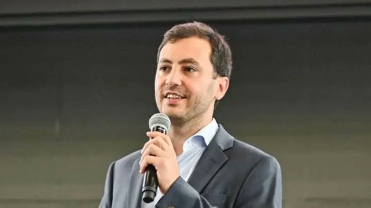 UTILIZÁ LA GUITA QUE QUEDÓ DEL ANTERIOR MDP Y RESCINDILES EL CONTRATO A TODOS, ENANO DE MIERDA