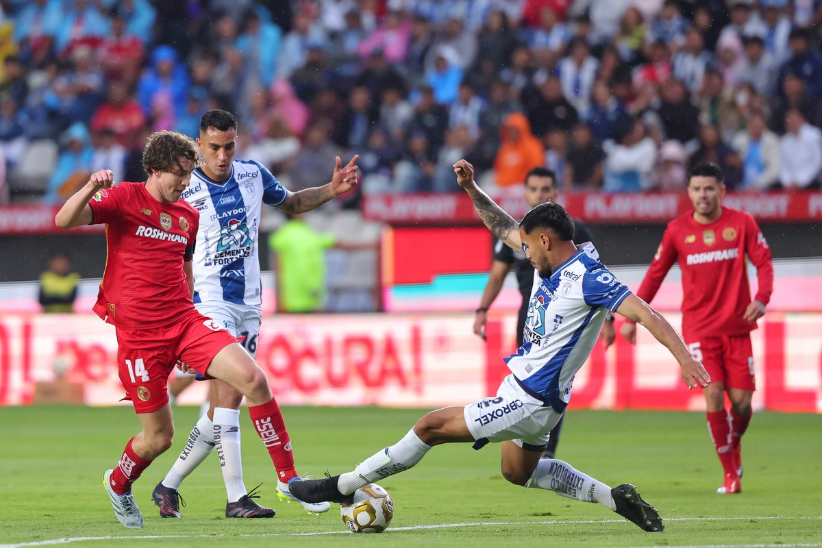 LigaBBVAMX's tweet photo. ⏱️Comienza el complemento.
@Tuzos 1-0 @TolucaFC 🦫💙🆚👹🔥
GLOBAL: 2-0
#LaLigaDeLaAfición | #CFPACTOL | #CFVUELTA https://t.co/erF6ZhIBQg