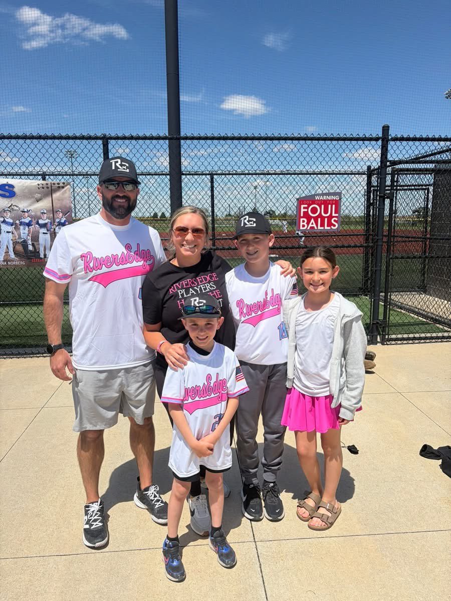 EbCoachShaffer's tweet photo. Happy Mother’s Day to the best. @eddiesmom26 https://t.co/Q1LZKzKF2T