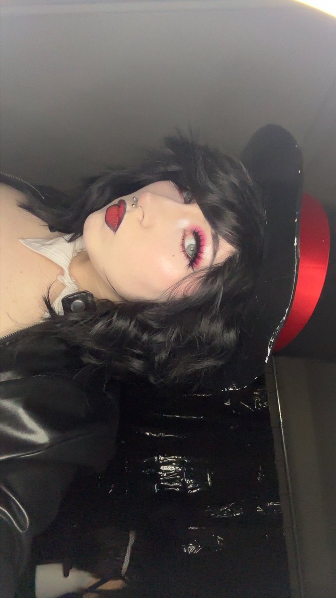 Sal/Salem :) Comms Open ❤️🖤❤️🖤 tweet media