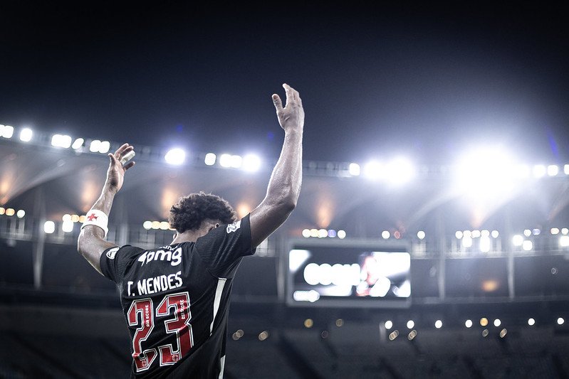 Thiago Mendes é SINISTRO!

QUE JOGADOR DE FUTEBOL!
