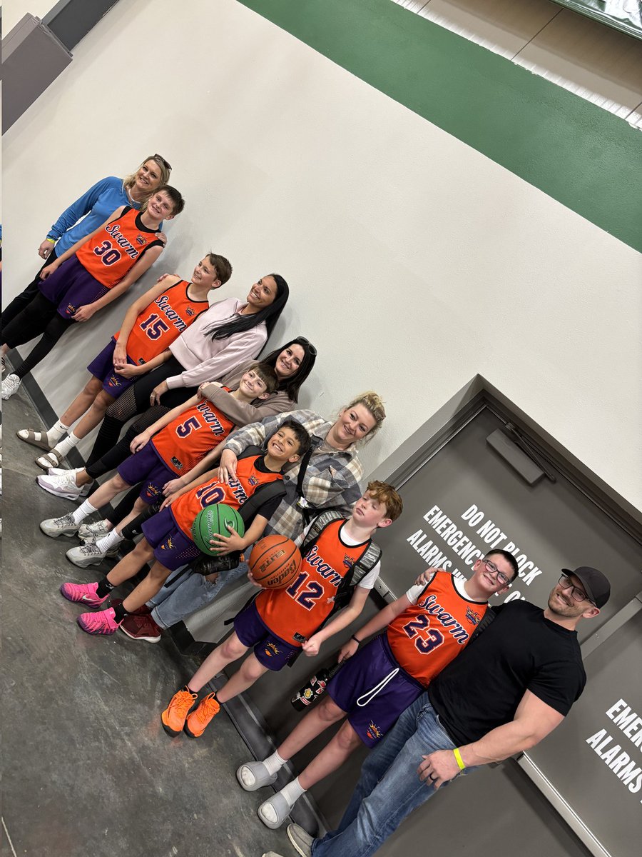 SWARM_BBALL's tweet photo. SWARM 🏀MOMS 💜 https://t.co/Vuz0I7MnuA