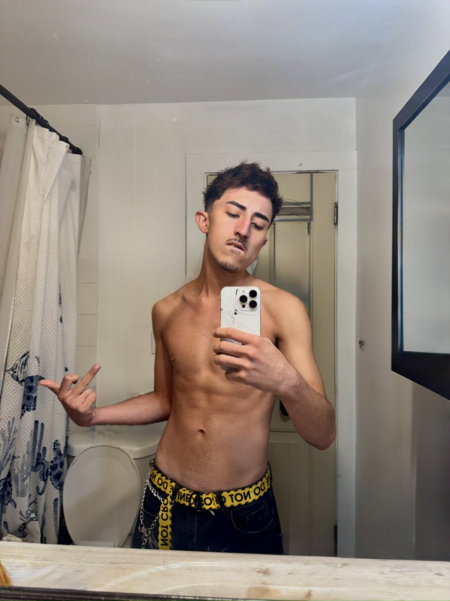 Sebas Fonzia tweet media