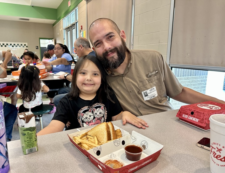 SchertzES's tweet photo. Our Kinder Picnics were a hit! 🧺💚Families joined their little Panthers for lunch while Mrs. Loyola, our school counselor, shared how storybooks and calming strategies can support emotional growth in our youngest Panthers. 📚✨ https://t.co/mNHNkA55xB