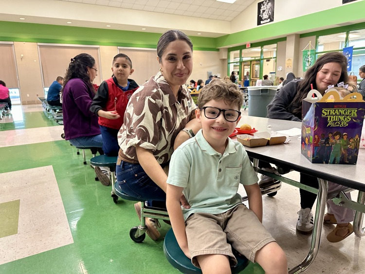 SchertzES's tweet photo. Our Kinder Picnics were a hit! 🧺💚Families joined their little Panthers for lunch while Mrs. Loyola, our school counselor, shared how storybooks and calming strategies can support emotional growth in our youngest Panthers. 📚✨ https://t.co/mNHNkA55xB