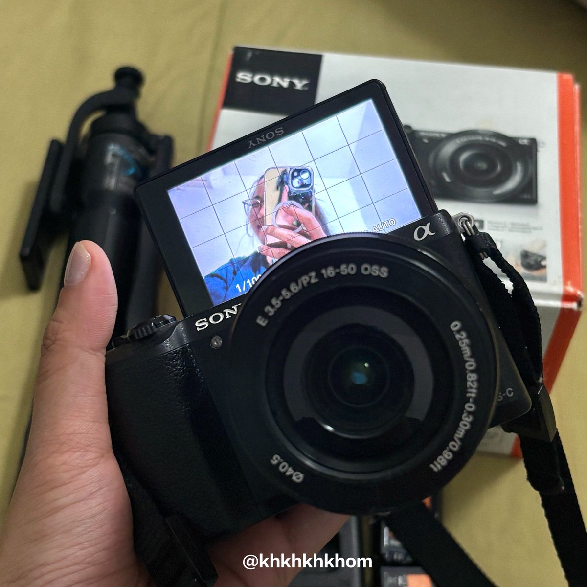 khkhkhkhom's tweet photo. 🔅ส่งต่อกล้องค้าบ
✨sony a5100 สีดำ 
ไม่ค่อยได้ใช้งาน สภาพปกติทุกอย่าง
🎯ราคา 8,500(พร้อมกล่องและอุปกรณ์)
แถม •ขาตั้งกล้อง • ที่ชาร์จแบต+ถ่าน2ก้อน 
สอบถามได้นะคะ นัดรับโคราช-เขาใหญ่
#ส่งต่อกล้องมือสอง #กล้องมือสอง #a5100 #sonya5100 #กล้องมือ2 #กล้องดิจิตอล 
#กล้องดิจิตอลราคาถูก https://t.co/zd9HT6HVDE