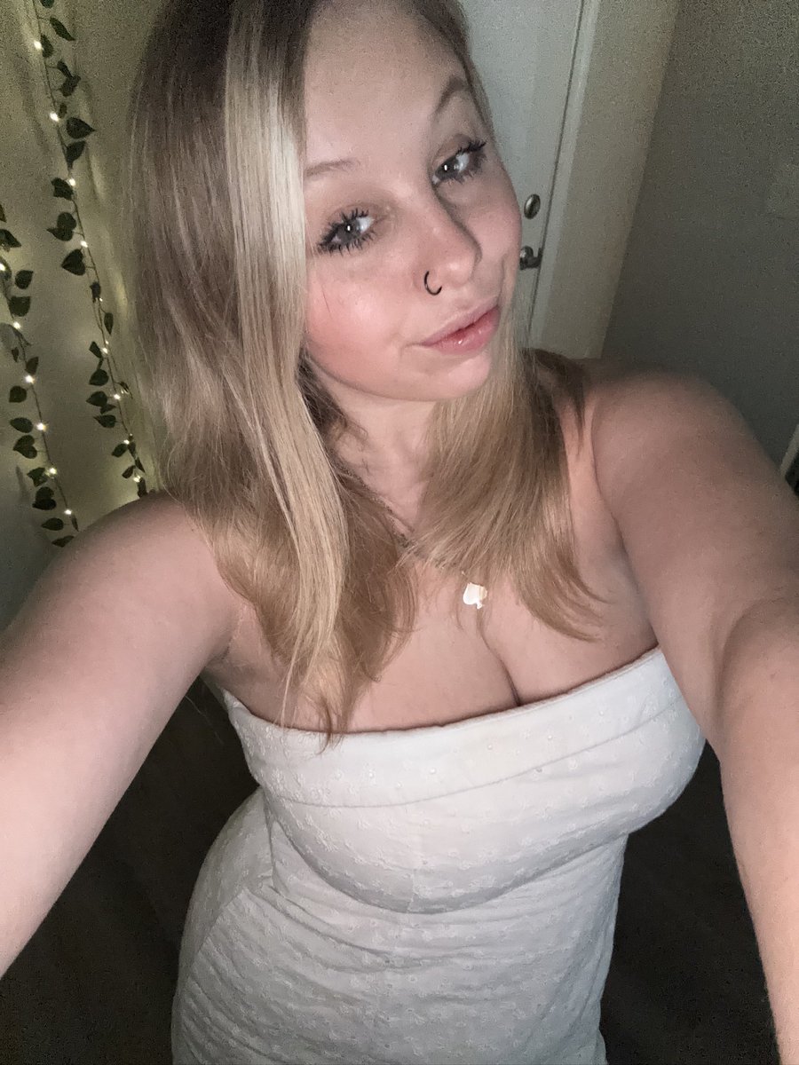 Snow Bunny Queen 👸🏼 tweet media