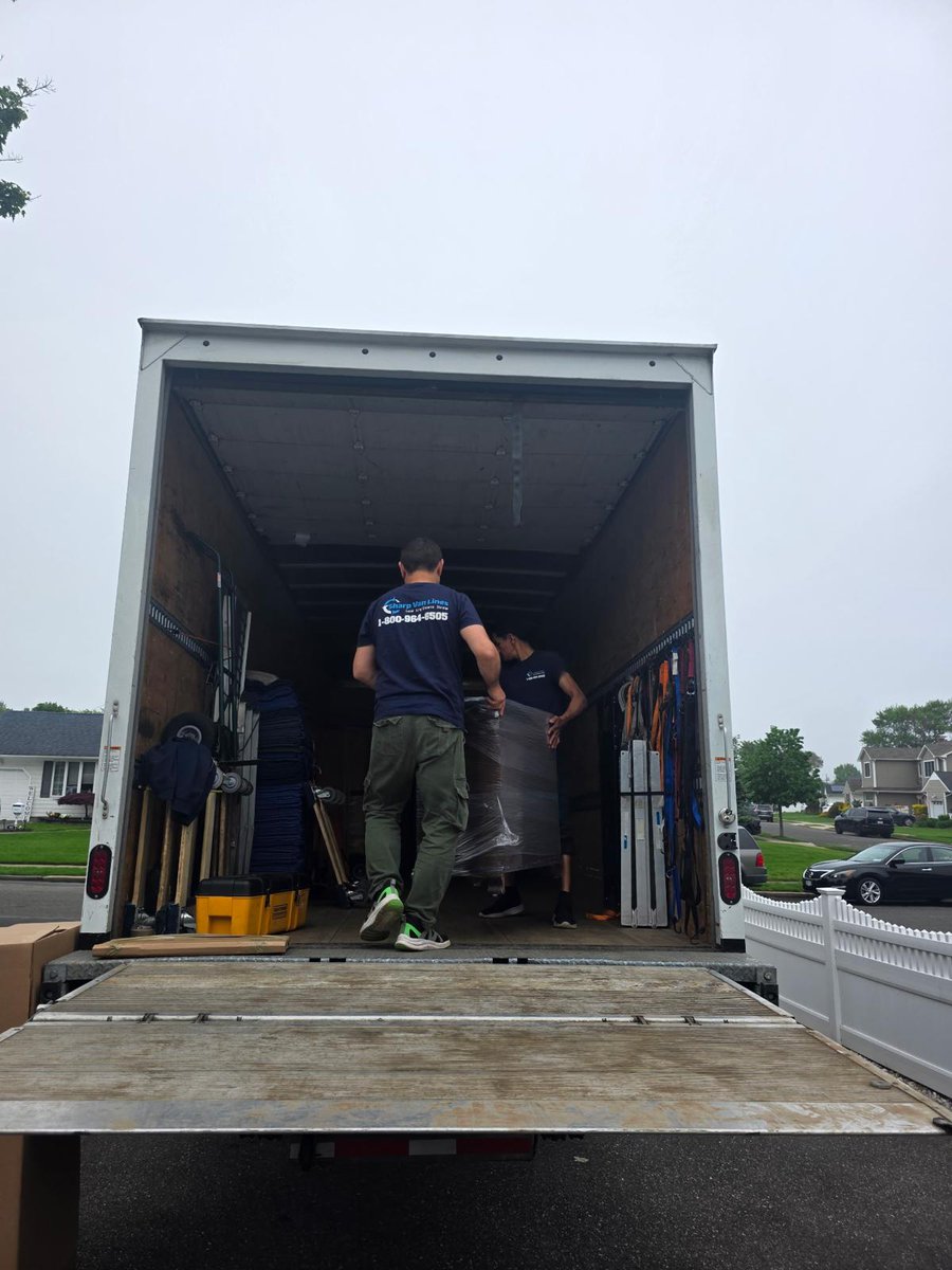 sharpvanlines's tweet photo. When the crew knows how to move efficiently, the whole day feels calmer for everyone involved. No rushing, no scraping walls, no “let’s just force it.” 👍🏠
#SharpVanLines #MovingDay #ProfessionalMovers #FurnitureMoving #HandledWithCare https://t.co/9LGFq0LFTK