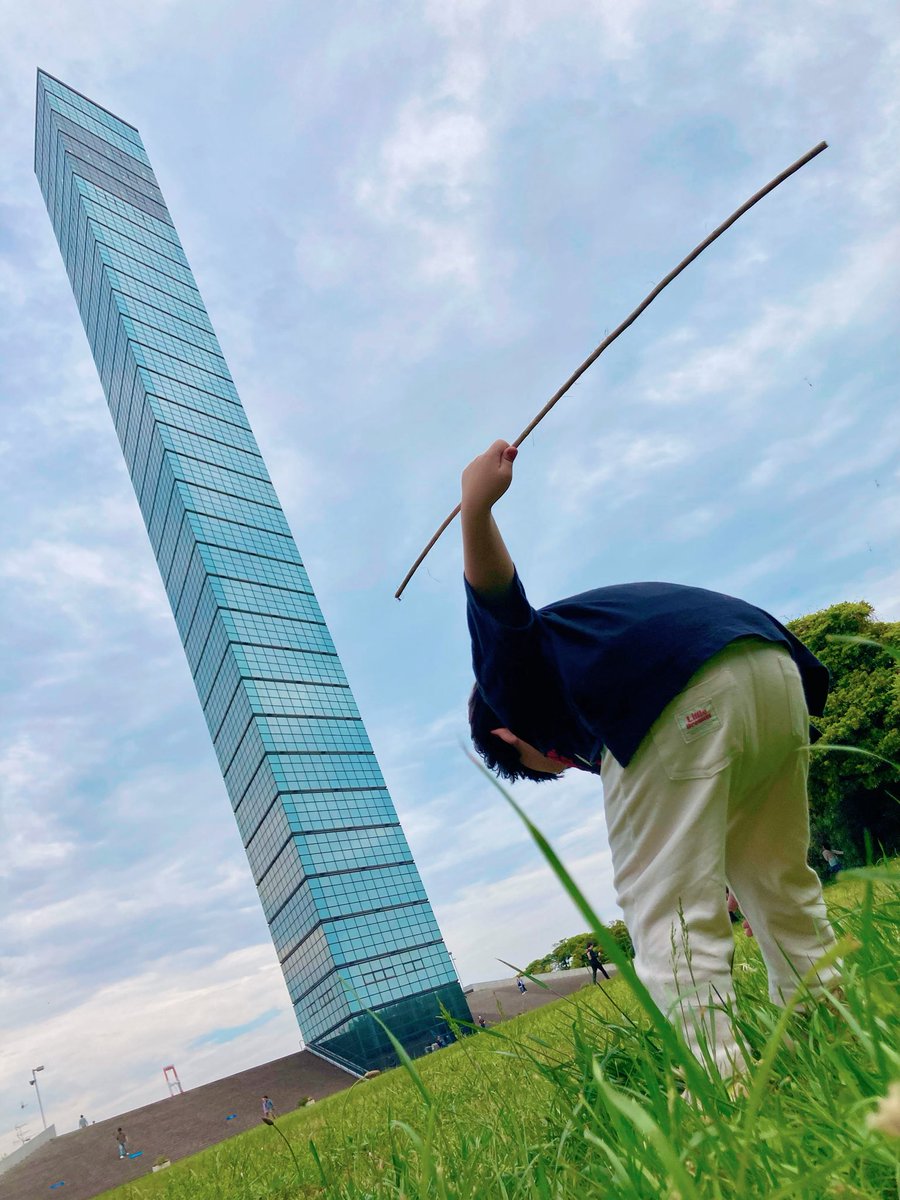 taigasudou's tweet photo. タンポポの綿毛捜索隊🧭

#千葉港 #ポートタワー #探検 #adventure https://t.co/oYkPMBfZvY
