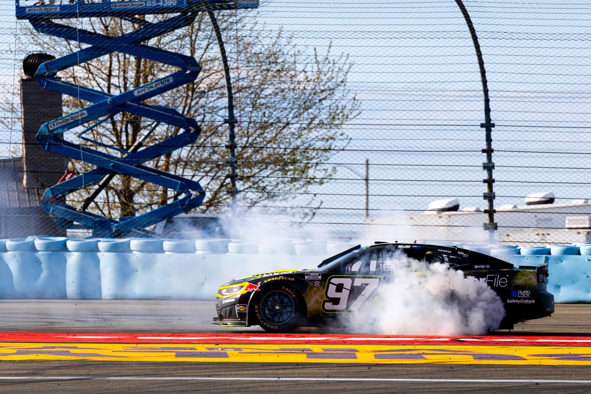 Shane van Gisbergen tweet media
