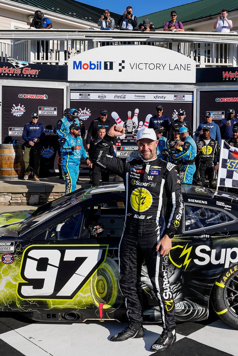 Shane van Gisbergen tweet media