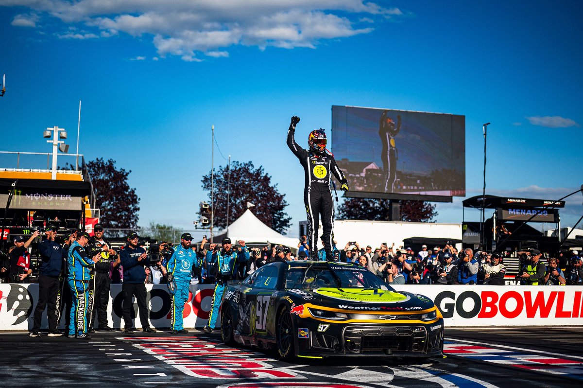 Shane van Gisbergen tweet media