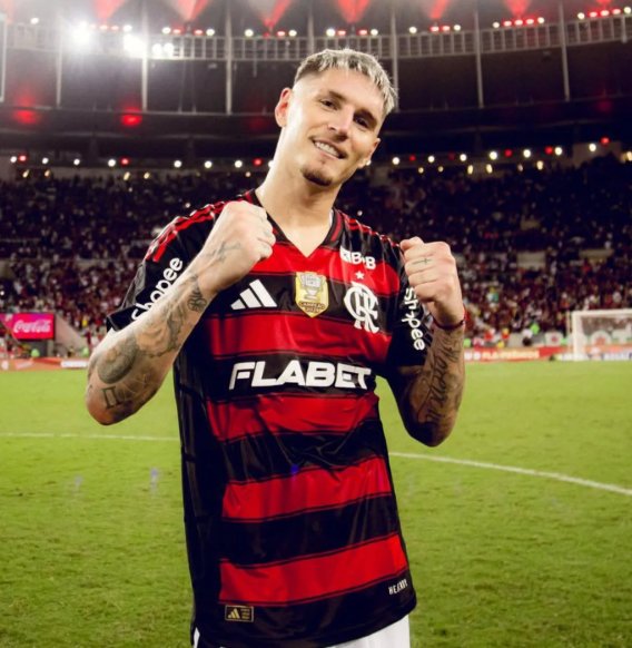 Que partida sensacional do Varela.

Jogou muito tanto de lateral-direito quando de lateral-esquerdo.

O uruguaio tá voando.