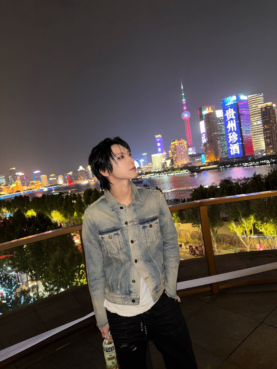 ลงในเว่ยชีมีรูปแถมอีกแล้ว แต่ไม่ลืมที่จะถือชา 55555