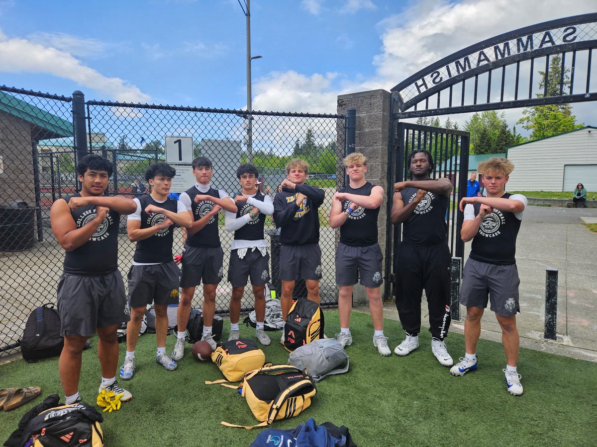 tahomafootball's tweet photo. Great day competing at the @WSFCA1 Showcase! Huge thank you to everyone involved for providing an outstanding opportunity for our Tahoma players. Proud of the way our guys competed today. 🐻💪 https://t.co/5YKSsyA71j