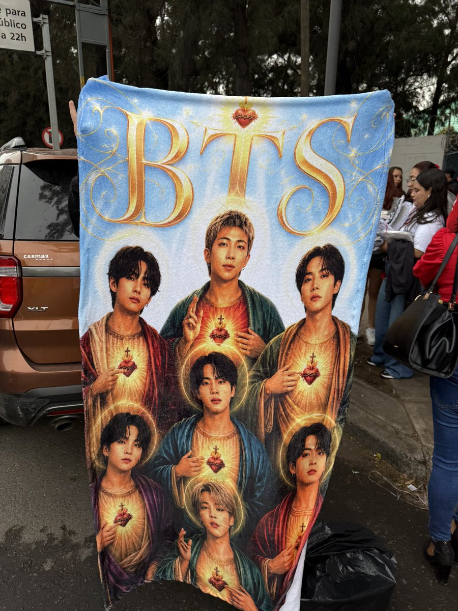 jiyoonthv's tweet photo. mis 7 santos ❤️ #BTSMéxico https://t.co/CJR7EfH5jC