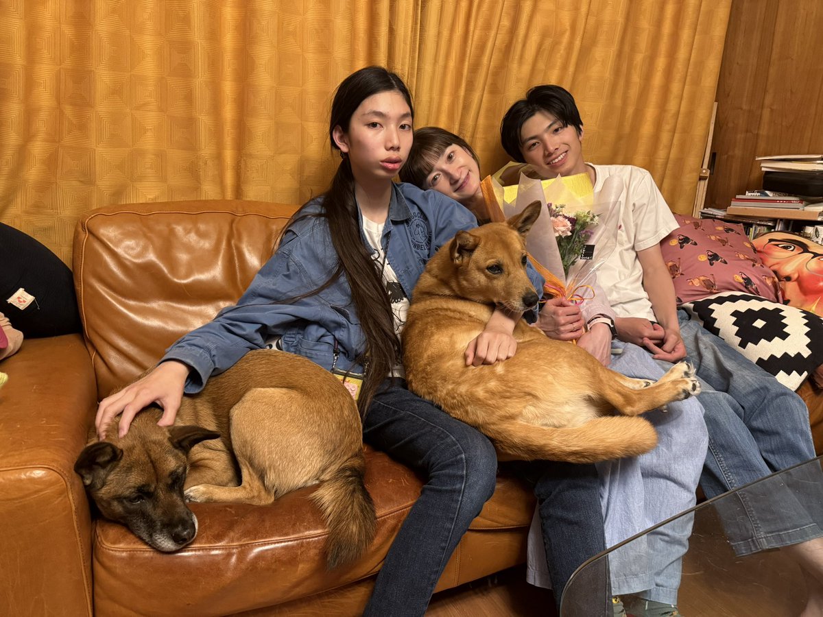 JinKatagiri_now's tweet photo. 昨日は #母の日 でした。
男3人でカラフルになるように、花を選びました！ https://t.co/2RxnbozuMf