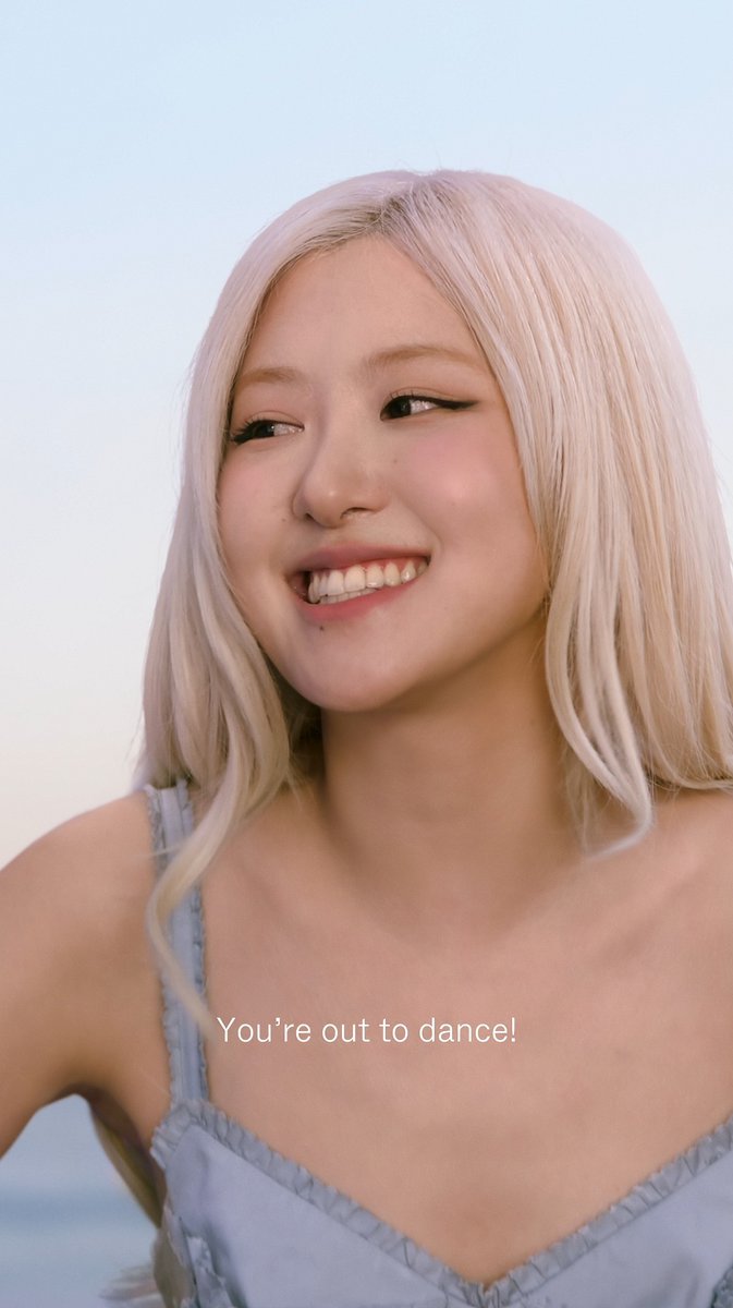 JumpTrailers's tweet photo. ROSÉ for RIMOWA. https://t.co/MlmeGfno88