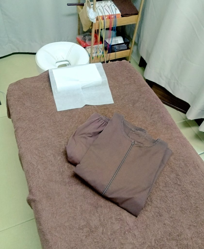 月曜日の朝は、浅間町にある仁信堂へ⭐
身体のメンテナンス😁🎉🎉✌️
肩こり腰痛は人類の敵🔥🔥🔥
老化自体が病気😭😭😭
支障やトラブルが出る前に全身を緩めましょう🔥🔥🔥
#仁信堂　#鍼灸院　#活法　#横浜市西区　#浅間町