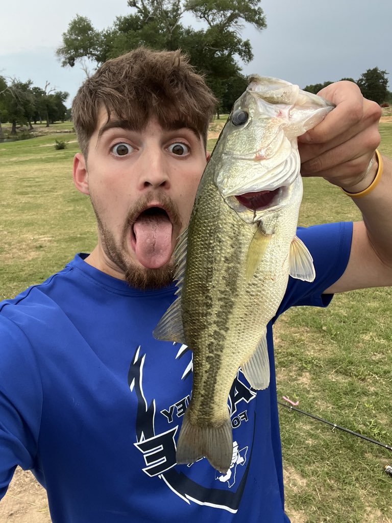 CoachLinscombZ's tweet photo. Screw this coaching stuff!!😂Linscomb’s doing work today and probably gone be on the pro Bass tour in no time!!! https://t.co/bdBGwsCDTn