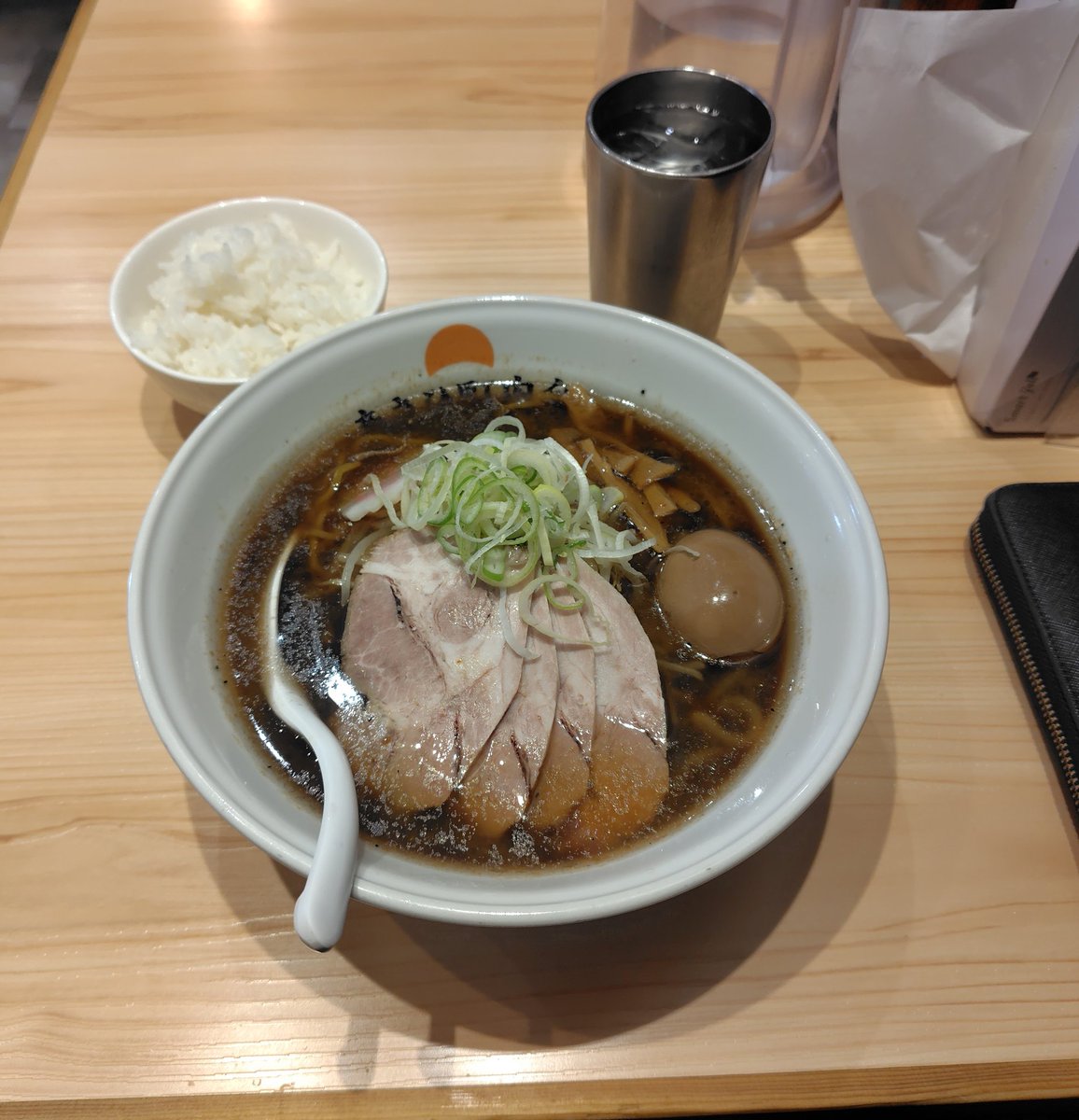 kizami182's tweet photo. いつもの
醤油チャーシュー
小ライス
煮卵
うまし https://t.co/YrdJEWgykB