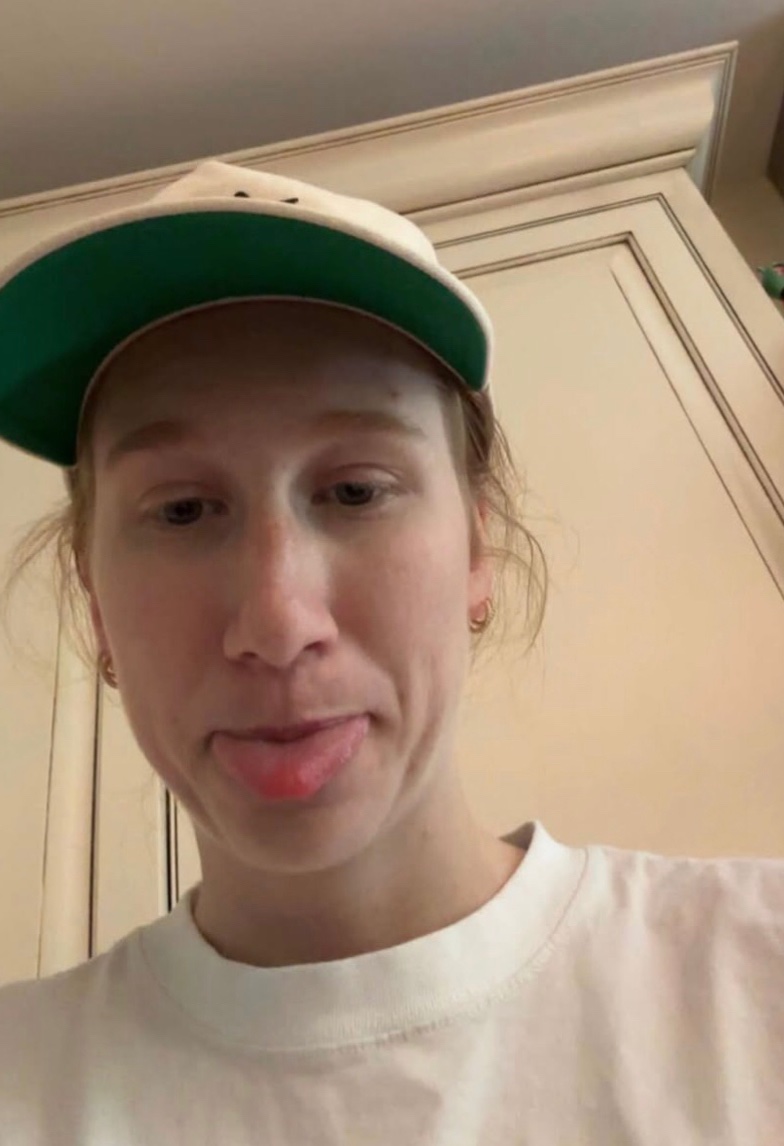 joppersel's tweet photo. she’s trying to attract women https://t.co/MXMvFeEOR1