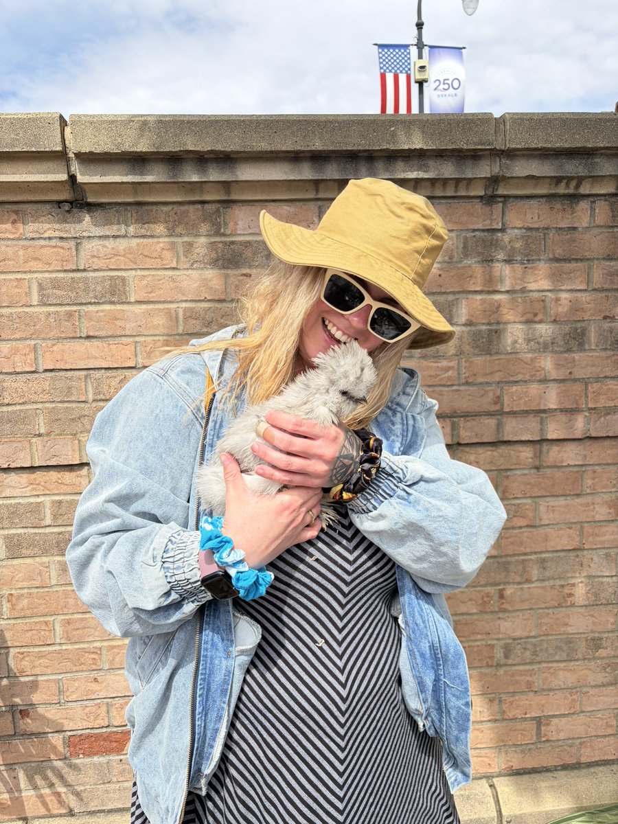 EmilyAlberti's tweet photo. The love of my life and the love of hers (chickens!) https://t.co/SNu0RDeVRm
