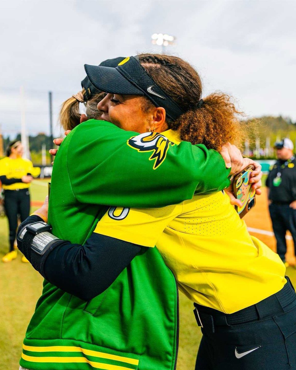 Oregon Softball tweet media