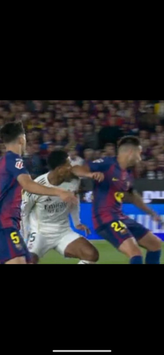 ferdinand1o's tweet photo. بطولة برشلونا و التيشيرت  الأصفر  #ريال_مدريد_برشلونه https://t.co/yLklu1ld0Q