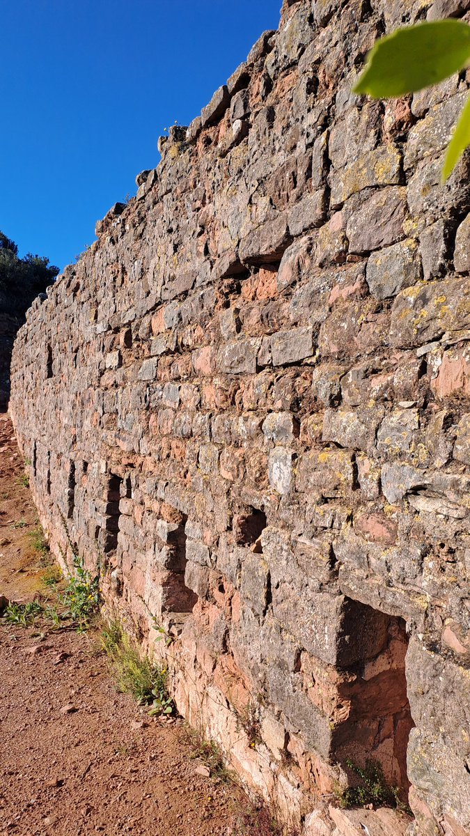 hikesbd's tweet photo. Bona caminada per fer volta per les "alçades" de la Vall d'Horta. 
Uns 11 kms amb 600 de desnivell passant pel Castell de Pera, Roca Sareny, Els Emprius...
#comelVallesnohihares
#hiking
#BalandrauTeam https://t.co/vU1GccOoYC