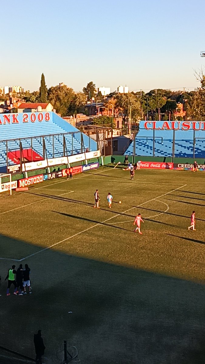 ¡GOL de #Arsenal! A los 44 minutos del segundo tiempo, Luca Franco iguala el pleito ante Real Pilar y se levanta todo el Julio Humberto Grondona.

CC. <a href="/Rincon_DeFutbol/">El Rincón del Fútbol ⭐⭐⭐</a>