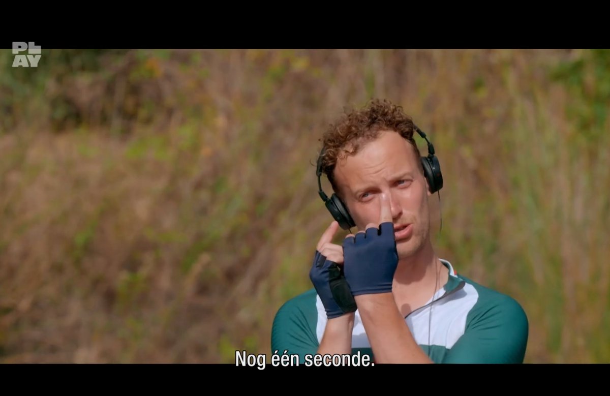 JLoeys's tweet photo. #DeMol 
Ik die mijn wekker voor de 15e keer snooze: https://t.co/wuJPVpxhEE